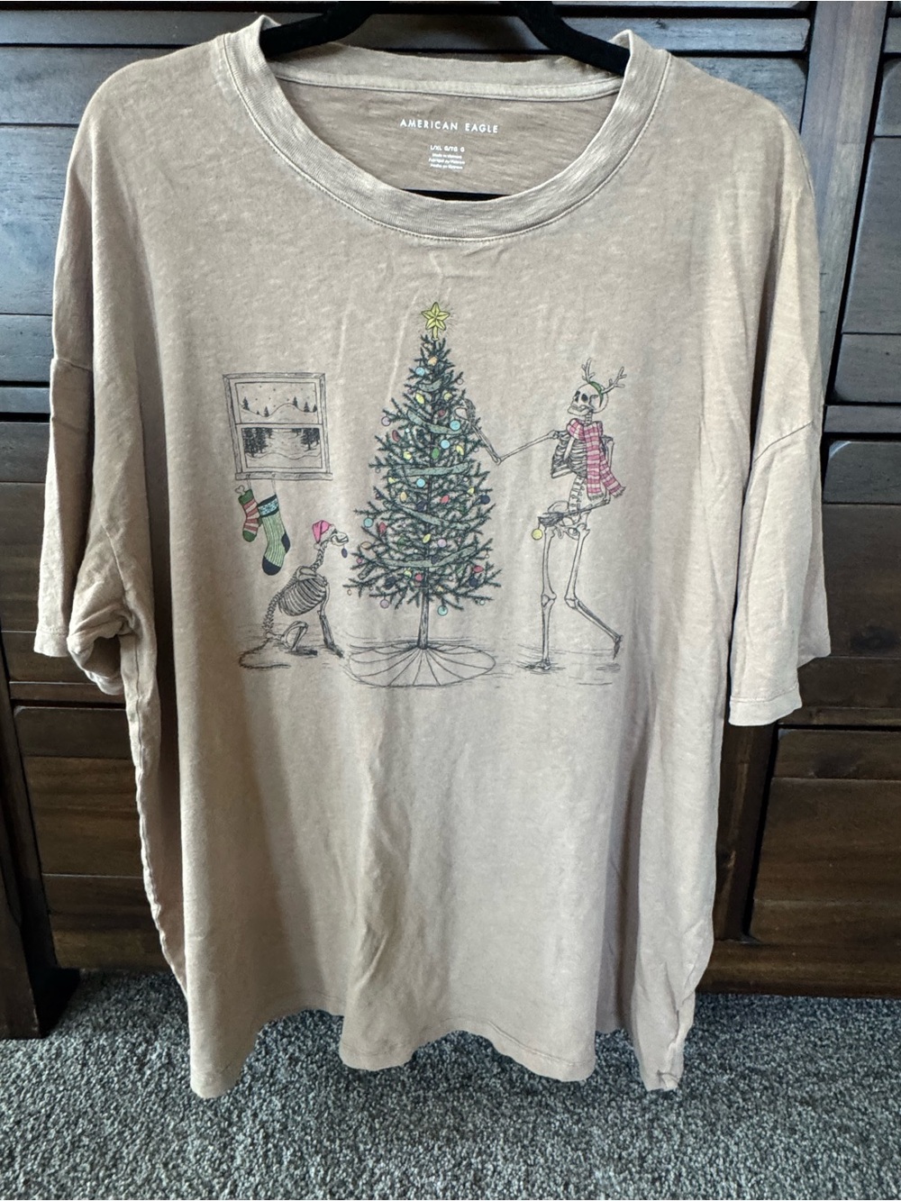 American Eagle Tan Graphic Holiday Tee